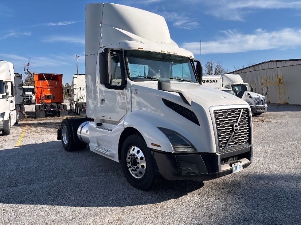 Day Cab Tractor-Heavy Duty Tractors-Volvo-2019-VNL42300-Atlanta (Conyers)-GA-358,038\n\t\tmiles-$ 33,250 - Image 1