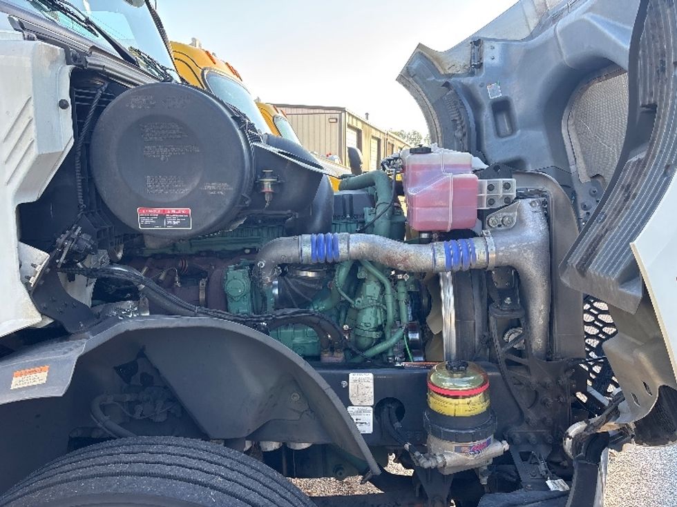 Day Cab Tractor-Heavy Duty Tractors-Volvo-2019-VNL42300-Atlanta (Conyers)-GA-358,038\n\t\tmiles-$ 33,250 - Image 15