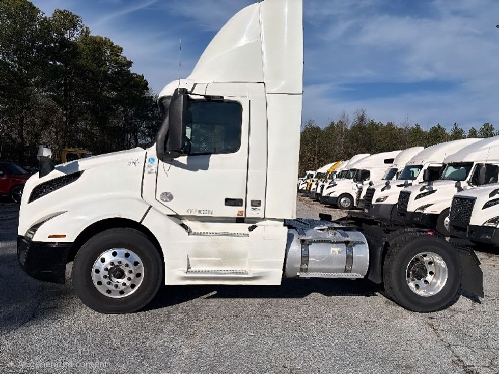 Day Cab Tractor-Heavy Duty Tractors-Volvo-2019-VNL42300-Atlanta (Conyers)-GA-358,038\n\t\tmiles-$ 33,250 - Image 4