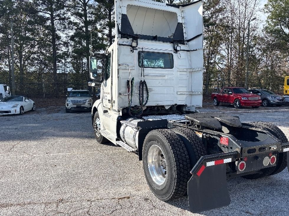 Day Cab Tractor-Heavy Duty Tractors-Volvo-2019-VNL42300-Atlanta (Conyers)-GA-358,038\n\t\tmiles-$ 33,250 - Image 5