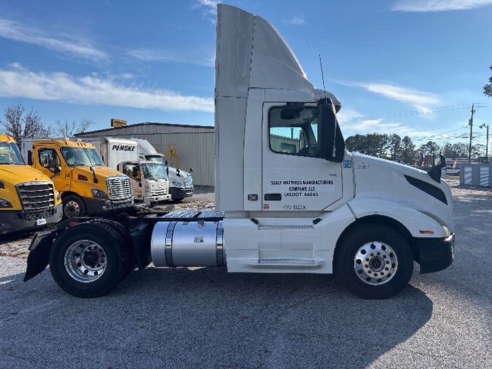 Day Cab Tractor-Heavy Duty Tractors-Volvo-2019-VNL42300-Atlanta (Conyers)-GA-358,038\n\t\tmiles-$ 33,250 - Image 8