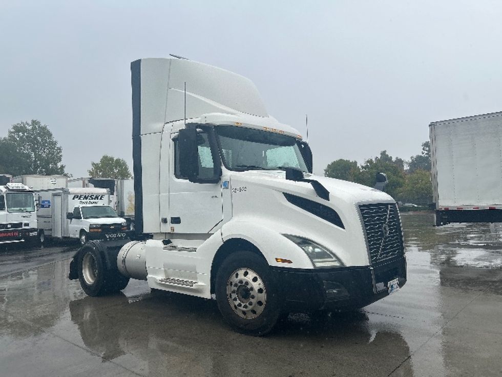 Day Cab Tractor-Heavy Duty Tractors-Volvo-2019-VNL42300-City Of Industry-CA-283,880\n\t\tmiles-$ 43,750 - Image 1