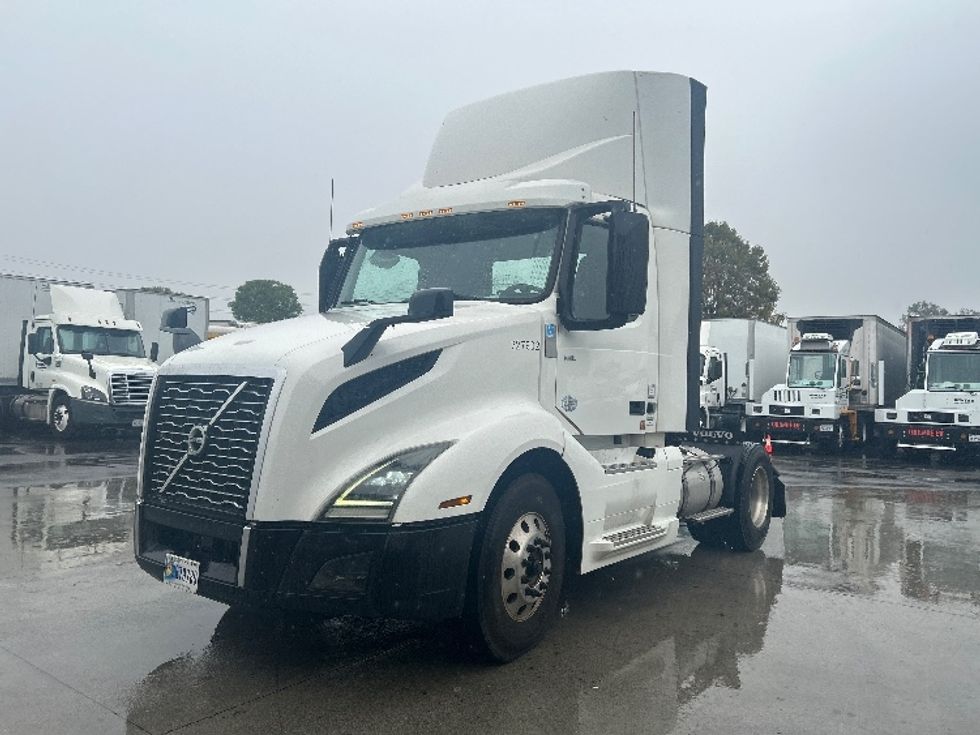 Day Cab Tractor-Heavy Duty Tractors-Volvo-2019-VNL42300-City Of Industry-CA-283,880\n\t\tmiles-$ 43,750 - Image 3