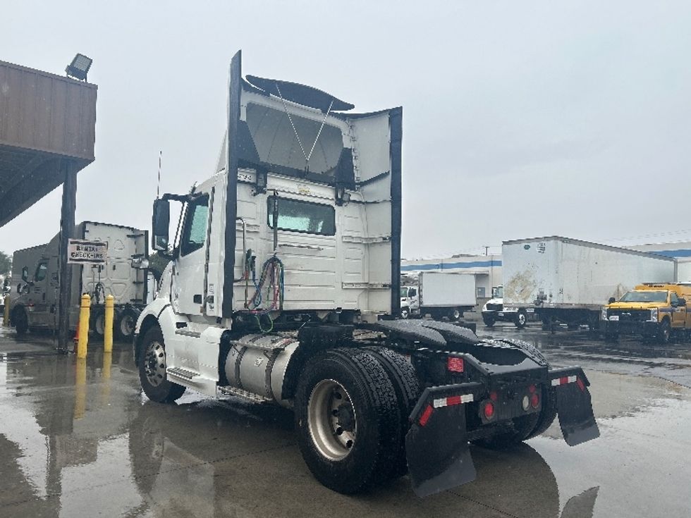 Day Cab Tractor-Heavy Duty Tractors-Volvo-2019-VNL42300-City Of Industry-CA-283,880\n\t\tmiles-$ 43,750 - Image 5
