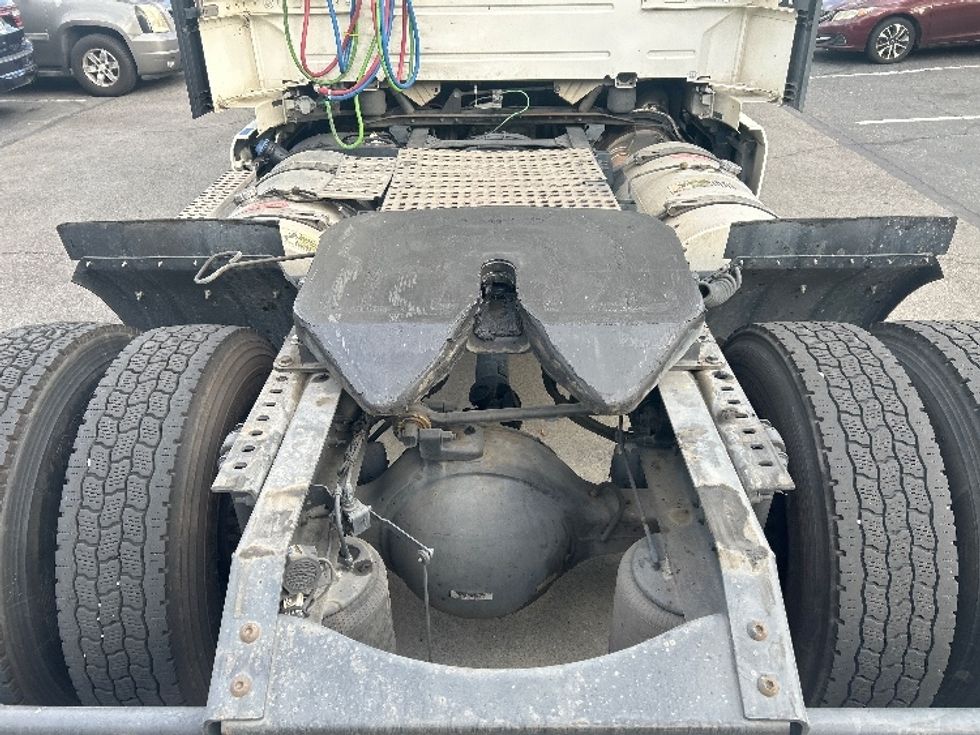 Day Cab Tractor-Heavy Duty Tractors-Volvo-2019-VNL42300-City Of Industry-CA-283,880\n\t\tmiles-$ 43,750 - Image 6