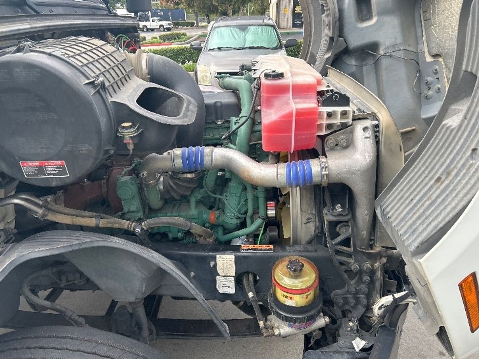 Day Cab Tractor-Heavy Duty Tractors-Volvo-2019-VNL42300-City Of Industry-CA-285,298\n\t\tmiles-$ 43,500 - Image 15