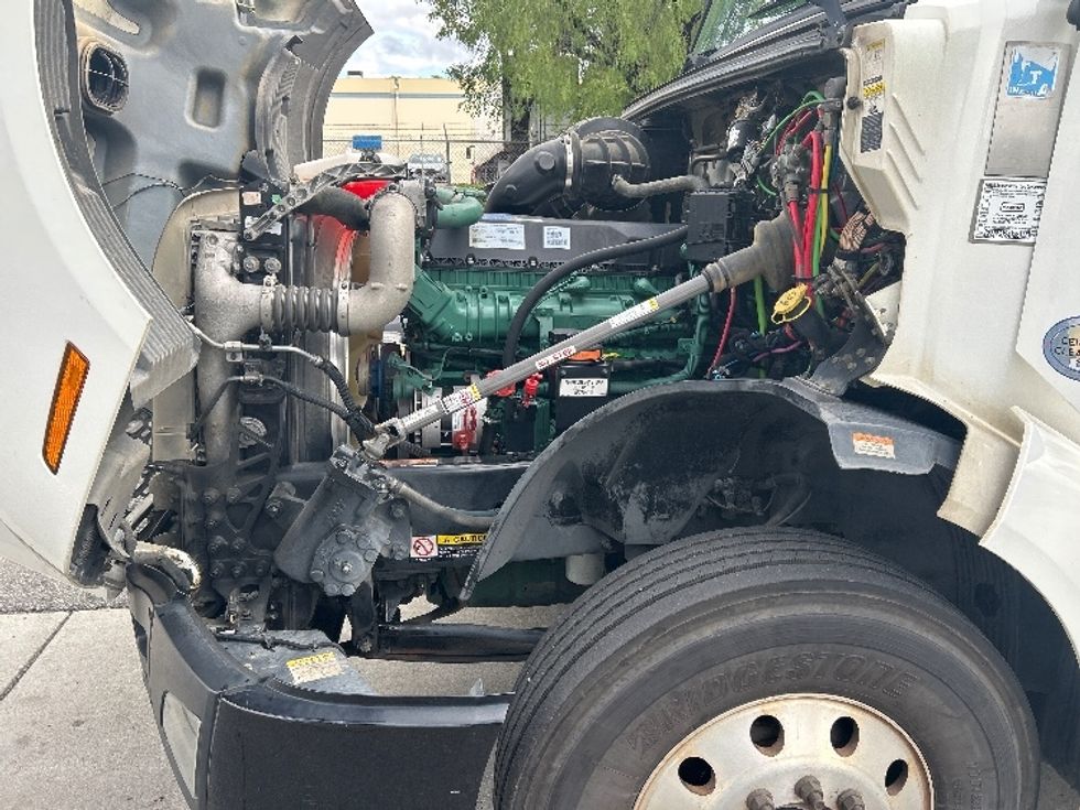 Day Cab Tractor-Heavy Duty Tractors-Volvo-2019-VNL42300-City Of Industry-CA-285,298\n\t\tmiles-$ 43,500 - Image 16