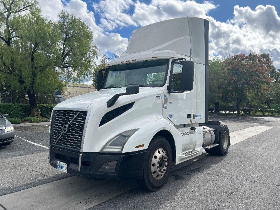 Day Cab Tractor-Heavy Duty Tractors-Volvo-2019-VNL42300-City Of Industry-CA-285,298\n\t\tmiles-$ 43,500 - Image 3