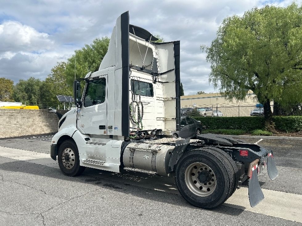 Day Cab Tractor-Heavy Duty Tractors-Volvo-2019-VNL42300-City Of Industry-CA-285,298\n\t\tmiles-$ 43,500 - Image 5