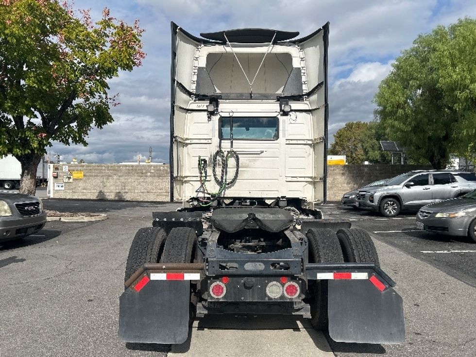 Day Cab Tractor-Heavy Duty Tractors-Volvo-2019-VNL42300-City Of Industry-CA-285,298\n\t\tmiles-$ 43,500 - Image 6
