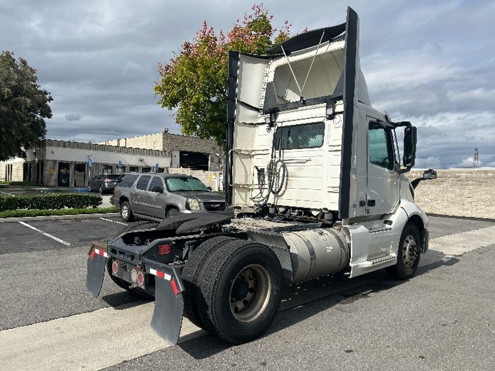 Day Cab Tractor-Heavy Duty Tractors-Volvo-2019-VNL42300-City Of Industry-CA-285,298\n\t\tmiles-$ 43,500 - Image 7