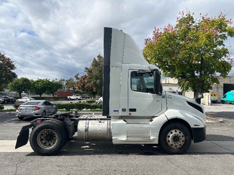 Day Cab Tractor-Heavy Duty Tractors-Volvo-2019-VNL42300-City Of Industry-CA-285,298\n\t\tmiles-$ 43,500 - Image 9