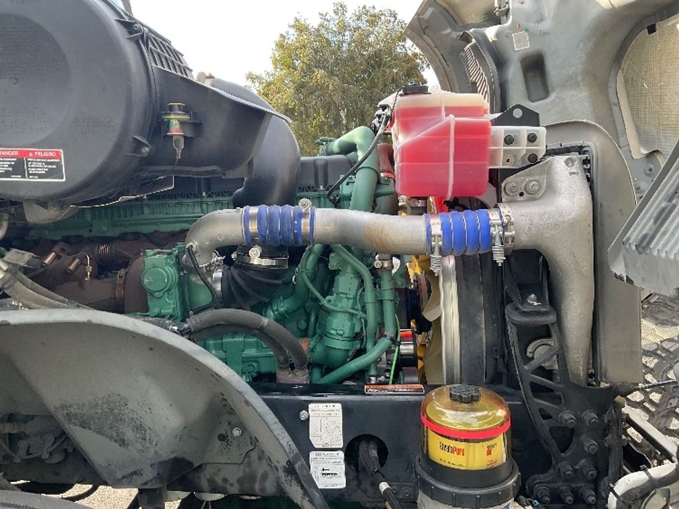 Day Cab Tractor-Heavy Duty Tractors-Volvo-2019-VNL42300-City Of Industry-CA-309,358\n\t\tmiles-$ 42,000 - Image 15