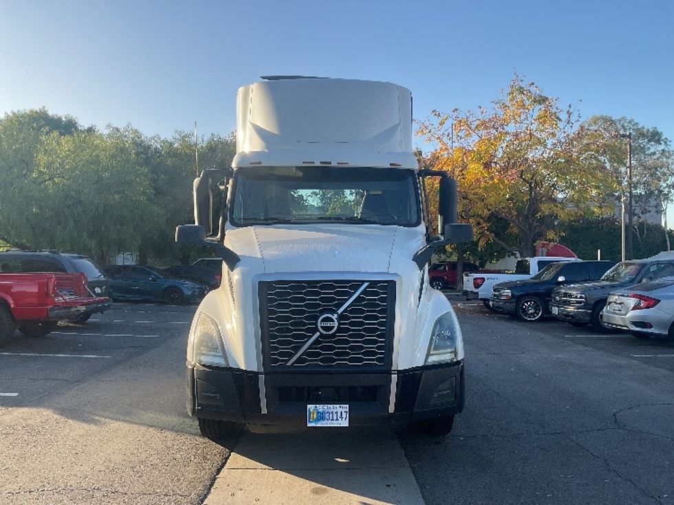 Day Cab Tractor-Heavy Duty Tractors-Volvo-2019-VNL42300-City Of Industry-CA-309,358\n\t\tmiles-$ 42,000 - Image 2