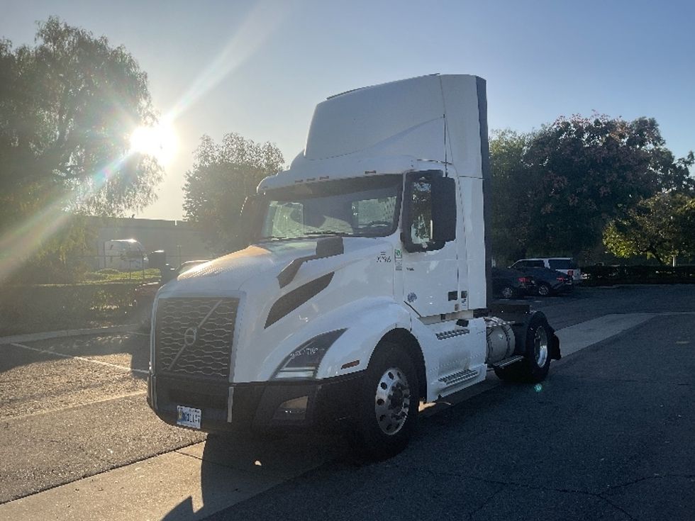 Day Cab Tractor-Heavy Duty Tractors-Volvo-2019-VNL42300-City Of Industry-CA-309,358\n\t\tmiles-$ 42,000 - Image 3