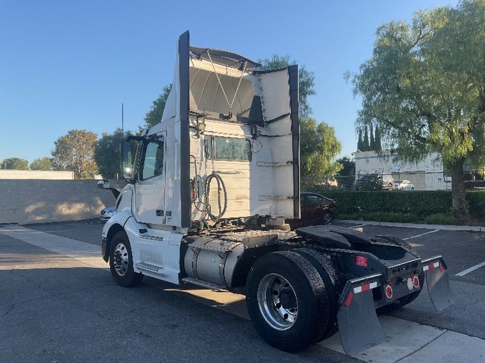 Day Cab Tractor-Heavy Duty Tractors-Volvo-2019-VNL42300-City Of Industry-CA-309,358\n\t\tmiles-$ 42,000 - Image 5