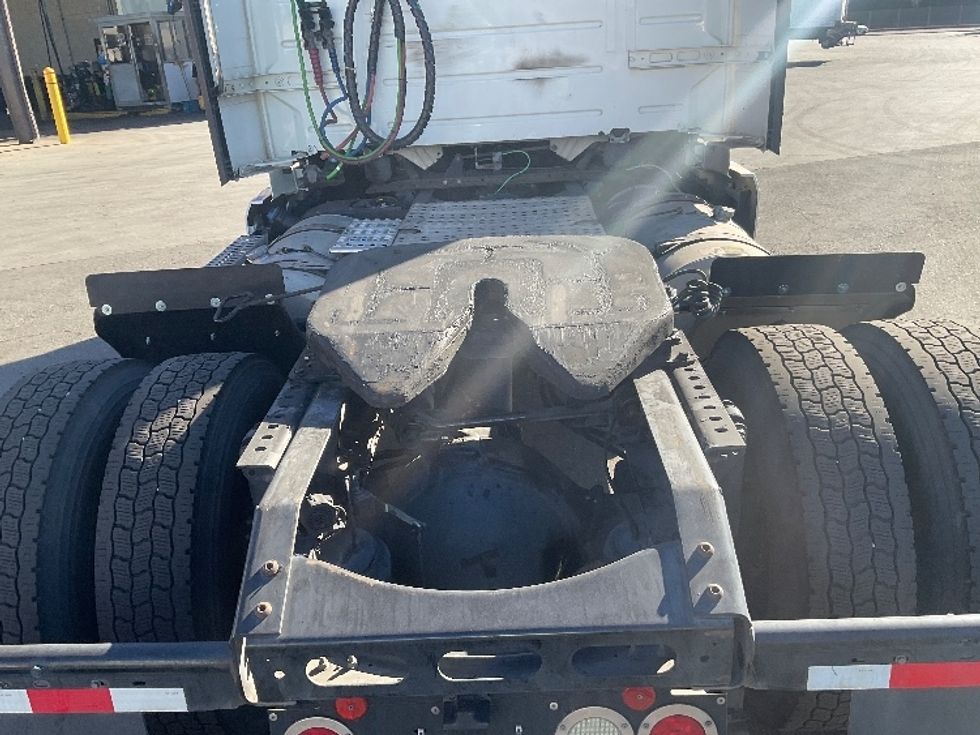 Day Cab Tractor-Heavy Duty Tractors-Volvo-2019-VNL42300-City Of Industry-CA-309,358\n\t\tmiles-$ 42,000 - Image 6