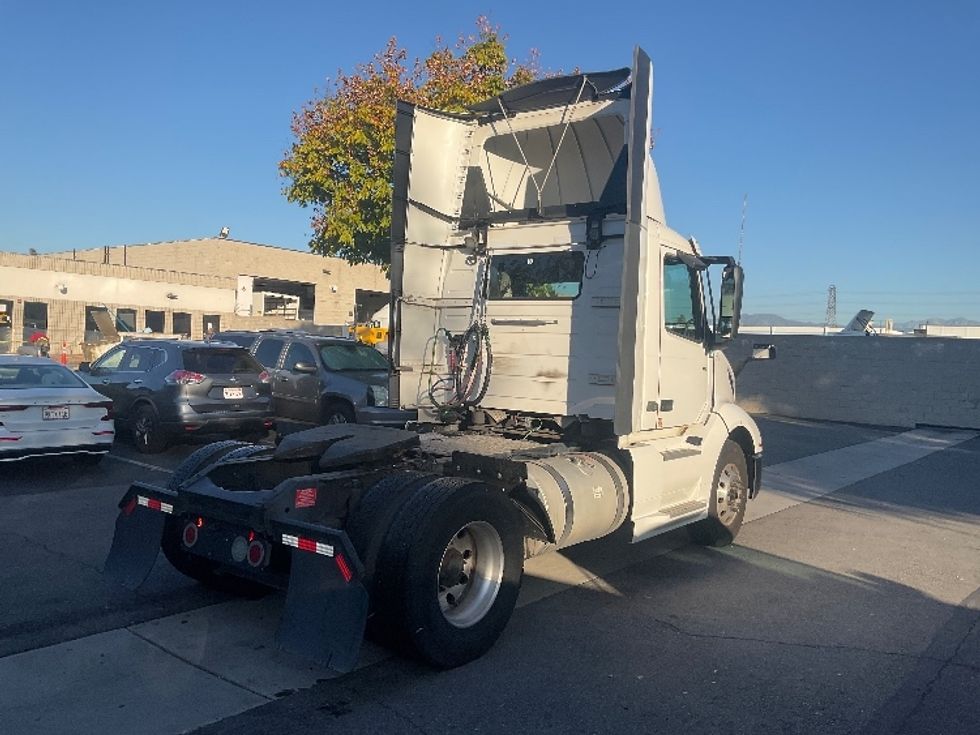 Day Cab Tractor-Heavy Duty Tractors-Volvo-2019-VNL42300-City Of Industry-CA-309,358\n\t\tmiles-$ 42,000 - Image 7