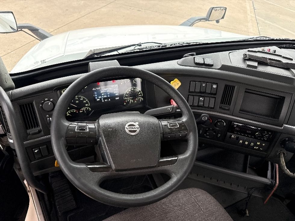 Day Cab Tractor-Heavy Duty Tractors-Volvo-2019-VNL42300-Grand Prairie-TX-387,559\n\t\tmiles-$ 29,750 - Image 11