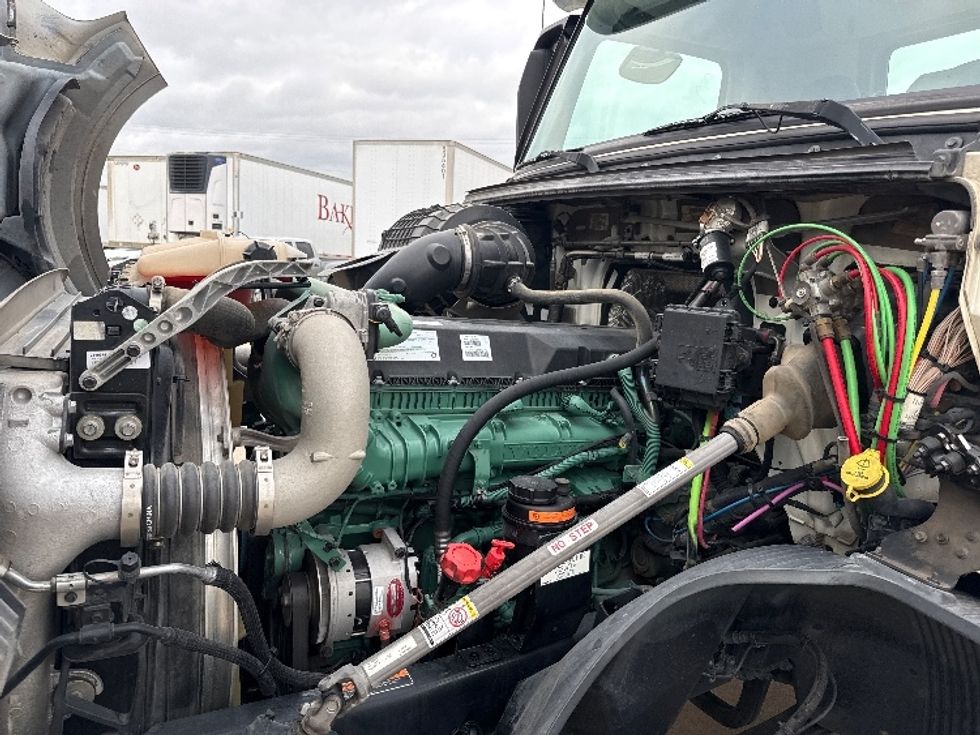 Day Cab Tractor-Heavy Duty Tractors-Volvo-2019-VNL42300-Grand Prairie-TX-387,559\n\t\tmiles-$ 29,750 - Image 16