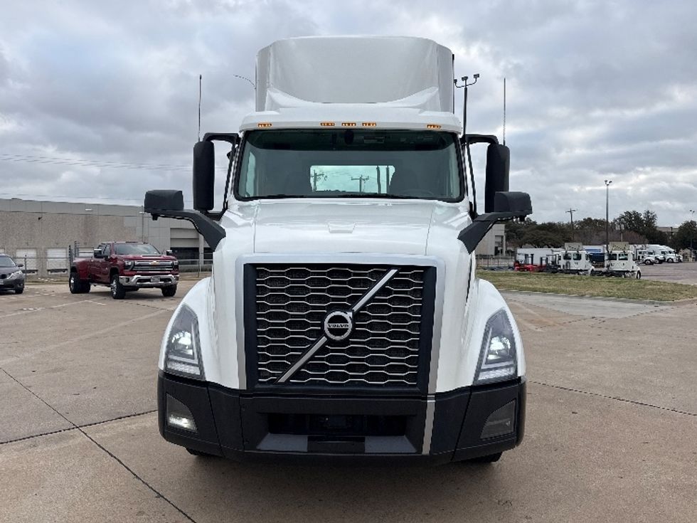 Day Cab Tractor-Heavy Duty Tractors-Volvo-2019-VNL42300-Grand Prairie-TX-387,559\n\t\tmiles-$ 29,750 - Image 2