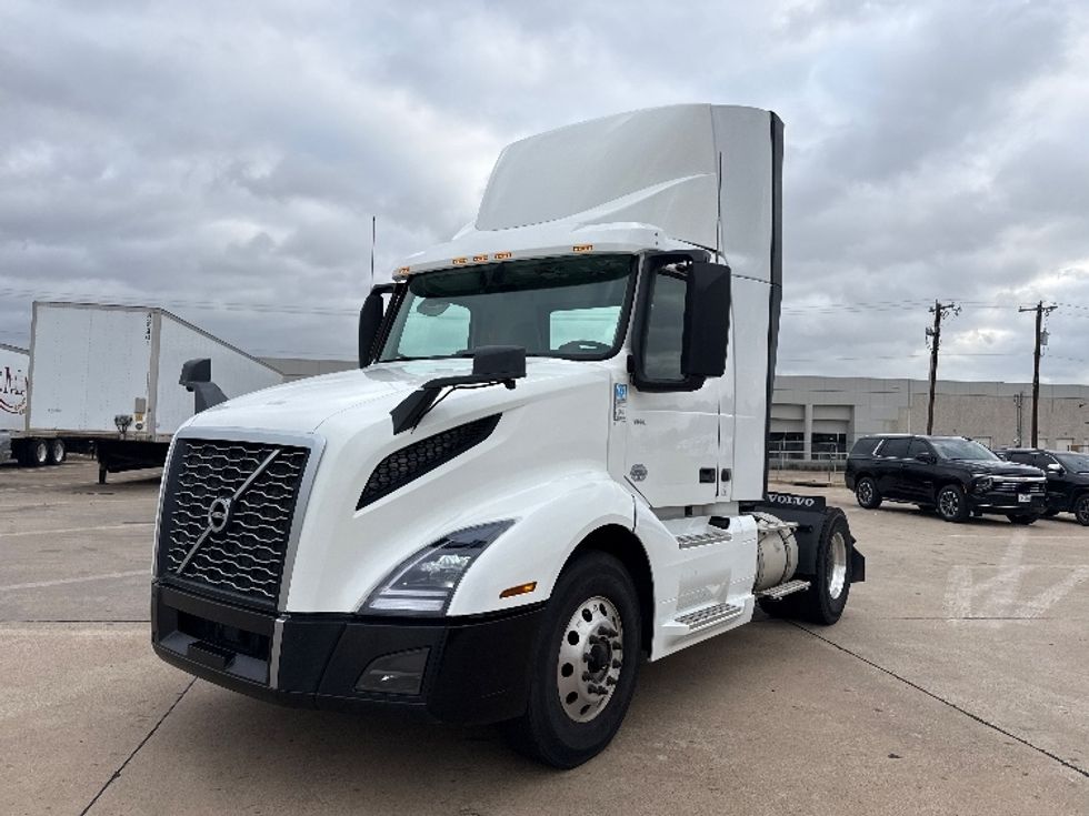 Day Cab Tractor-Heavy Duty Tractors-Volvo-2019-VNL42300-Grand Prairie-TX-387,559\n\t\tmiles-$ 29,750 - Image 3