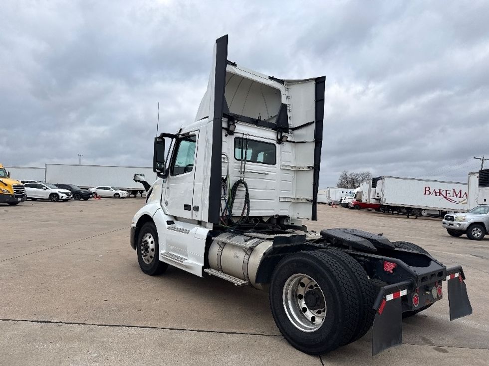 Day Cab Tractor-Heavy Duty Tractors-Volvo-2019-VNL42300-Grand Prairie-TX-387,559\n\t\tmiles-$ 29,750 - Image 5