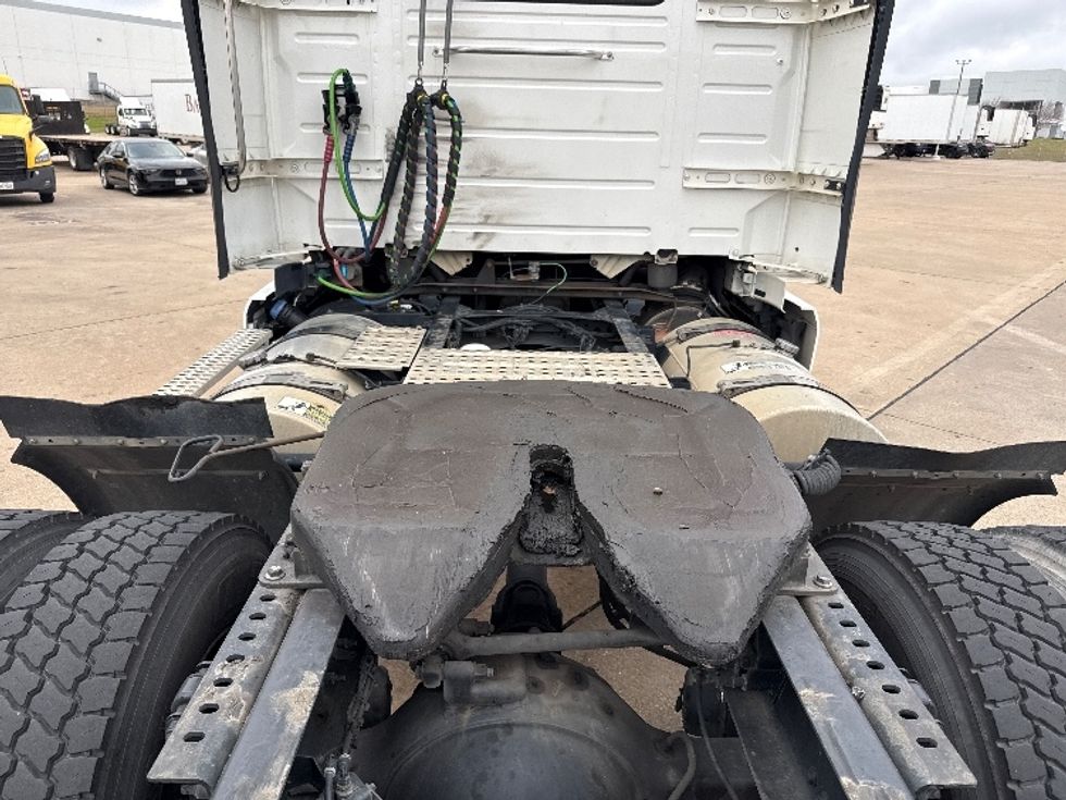Day Cab Tractor-Heavy Duty Tractors-Volvo-2019-VNL42300-Grand Prairie-TX-387,559\n\t\tmiles-$ 29,750 - Image 6