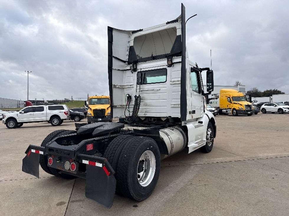 Day Cab Tractor-Heavy Duty Tractors-Volvo-2019-VNL42300-Grand Prairie-TX-387,559\n\t\tmiles-$ 29,750 - Image 7