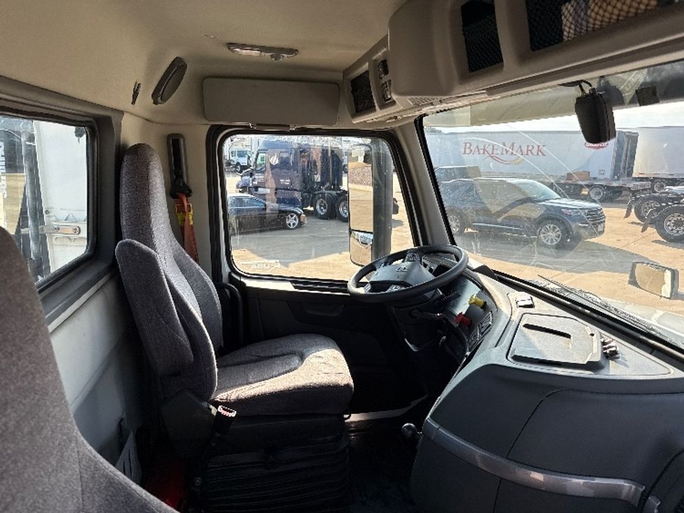Day Cab Tractor-Heavy Duty Tractors-Volvo-2019-VNL42300-Grand Prairie-TX-520,115\n\t\tmiles-$ 23,750 - Image 14