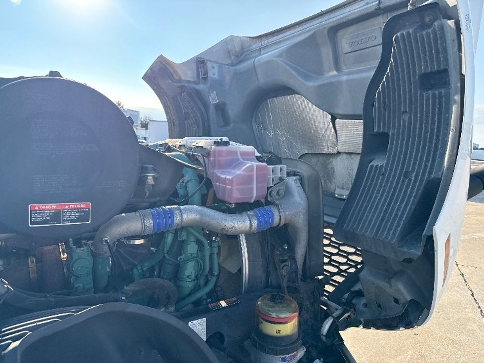 Day Cab Tractor-Heavy Duty Tractors-Volvo-2019-VNL42300-Grand Prairie-TX-520,115\n\t\tmiles-$ 23,750 - Image 15