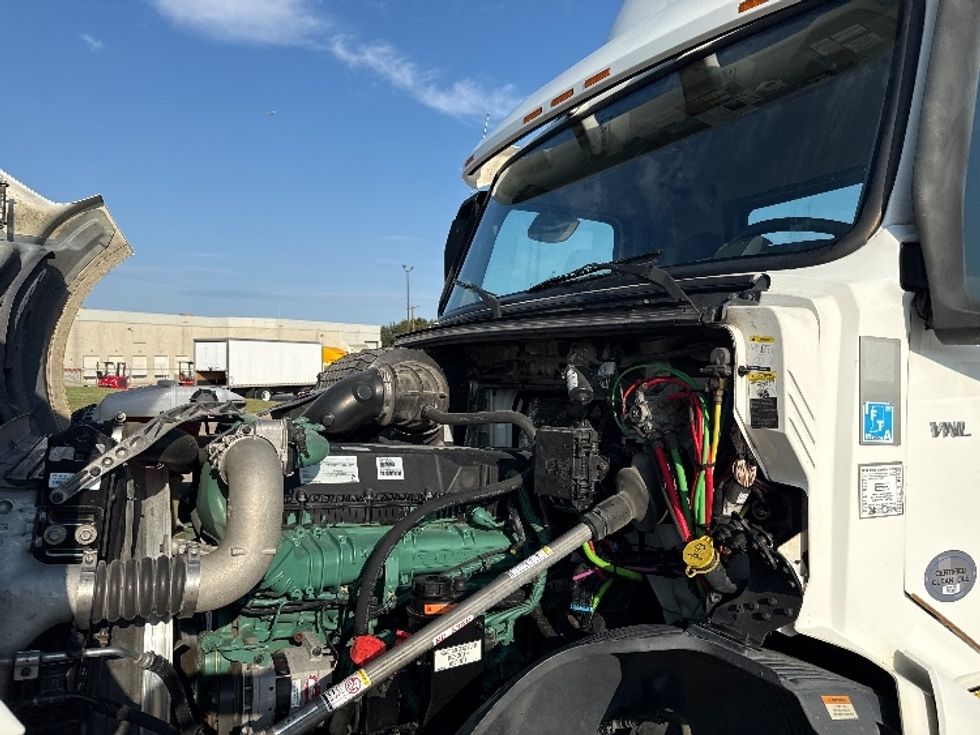 Day Cab Tractor-Heavy Duty Tractors-Volvo-2019-VNL42300-Grand Prairie-TX-520,115\n\t\tmiles-$ 23,750 - Image 16