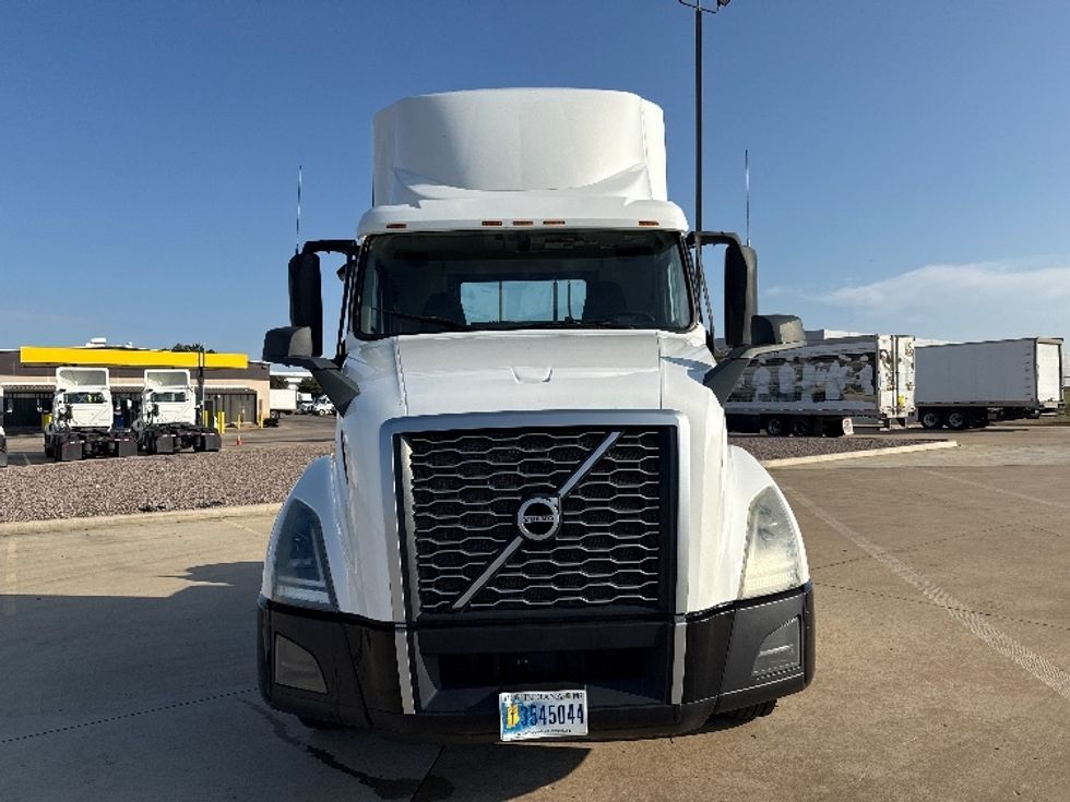 Day Cab Tractor-Heavy Duty Tractors-Volvo-2019-VNL42300-Grand Prairie-TX-520,115\n\t\tmiles-$ 23,750 - Image 2