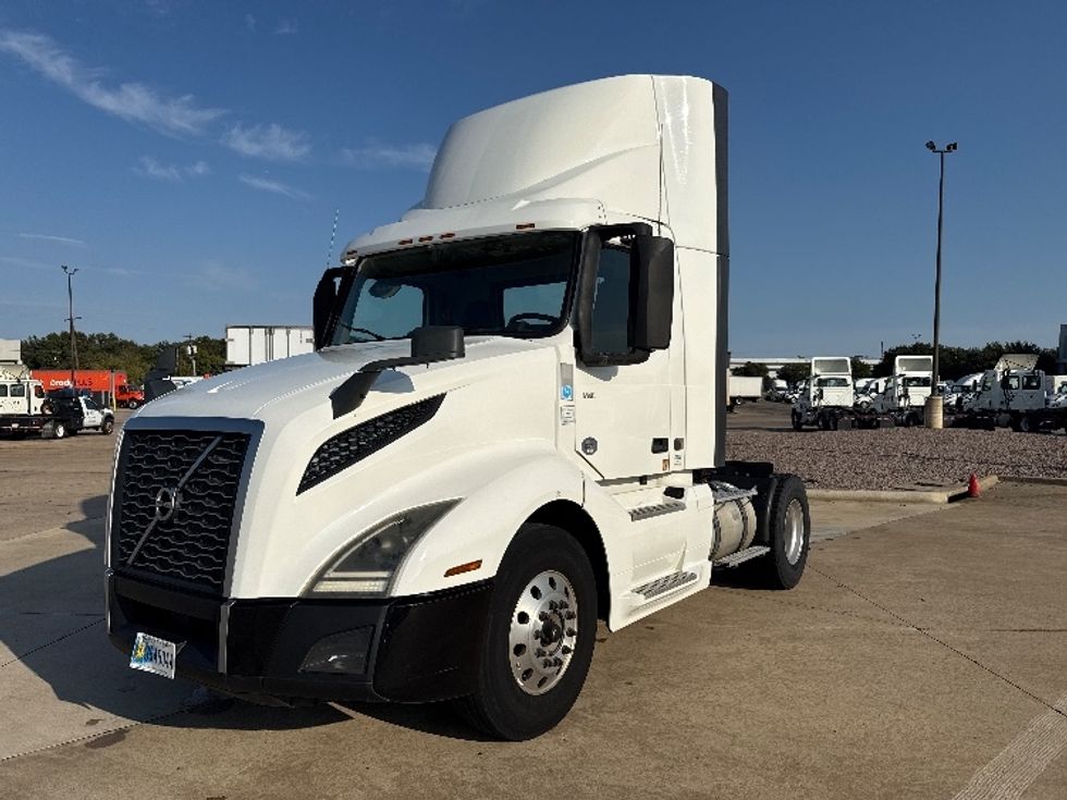 Day Cab Tractor-Heavy Duty Tractors-Volvo-2019-VNL42300-Grand Prairie-TX-520,115\n\t\tmiles-$ 23,750 - Image 3