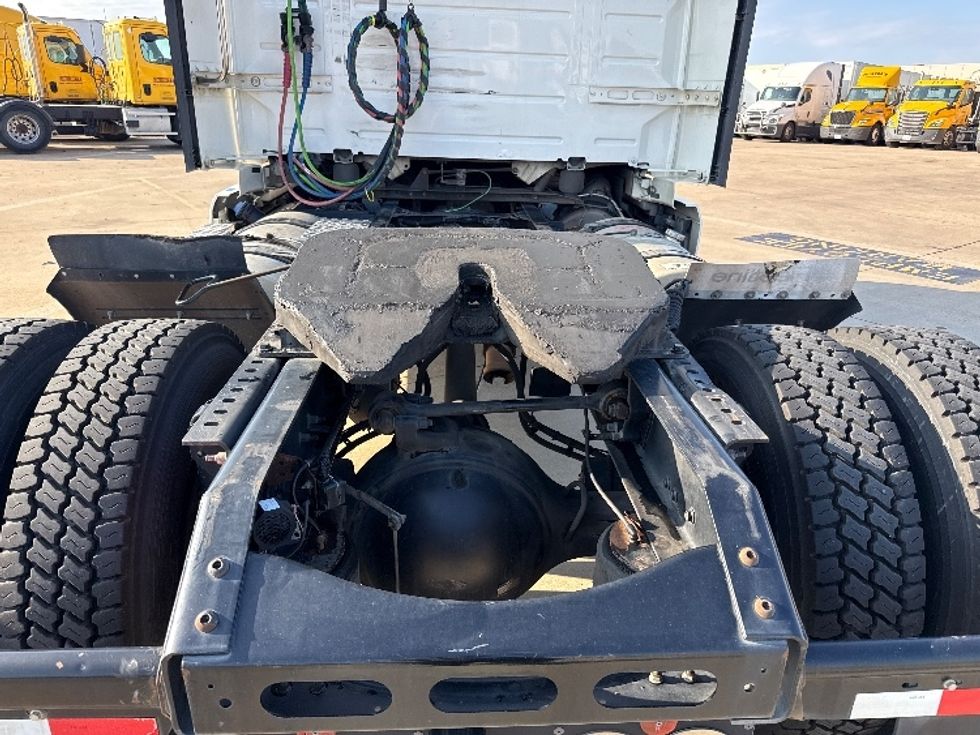 Day Cab Tractor-Heavy Duty Tractors-Volvo-2019-VNL42300-Grand Prairie-TX-520,115\n\t\tmiles-$ 23,750 - Image 6