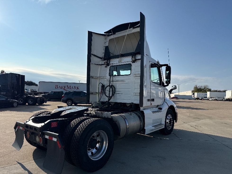 Day Cab Tractor-Heavy Duty Tractors-Volvo-2019-VNL42300-Grand Prairie-TX-520,115\n\t\tmiles-$ 23,750 - Image 7