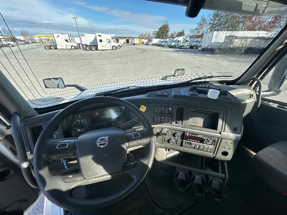 Day Cab Tractor-Heavy Duty Tractors-Volvo-2019-VNL42300-Greensboro-NC-592,677\n\t\tmiles-$ 20,000 - Image 11