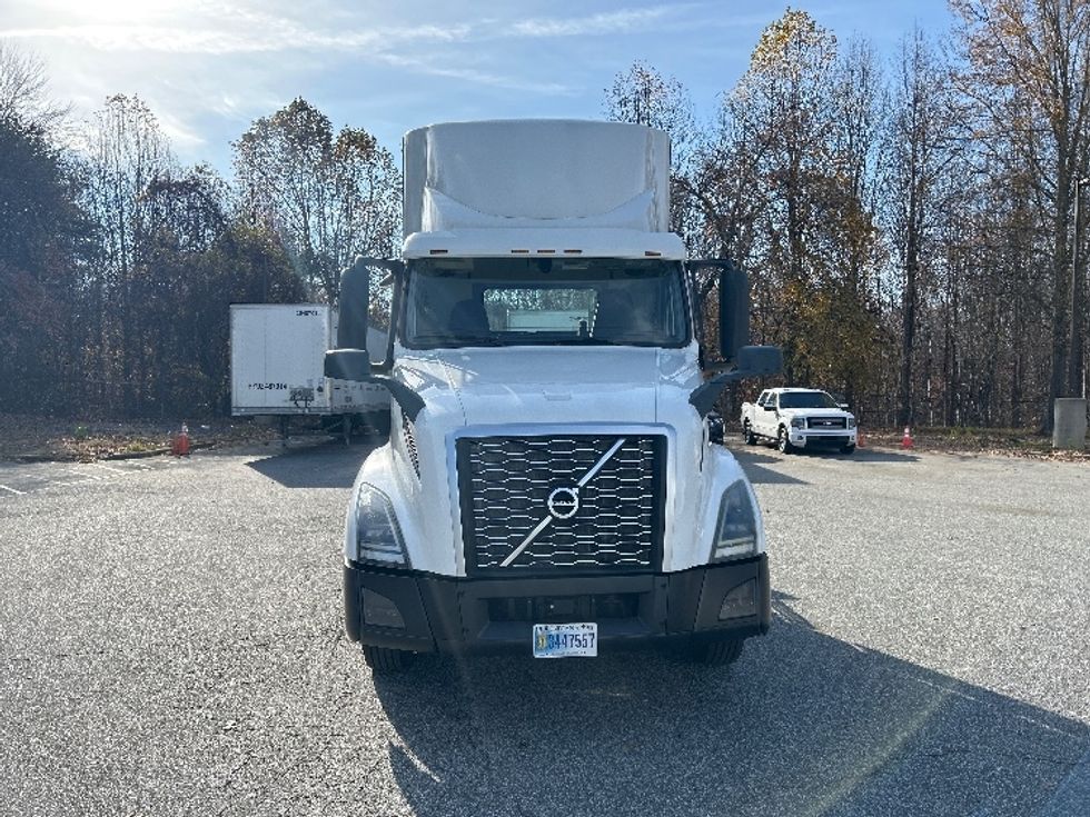 Day Cab Tractor-Heavy Duty Tractors-Volvo-2019-VNL42300-Greensboro-NC-592,677\n\t\tmiles-$ 20,000 - Image 2