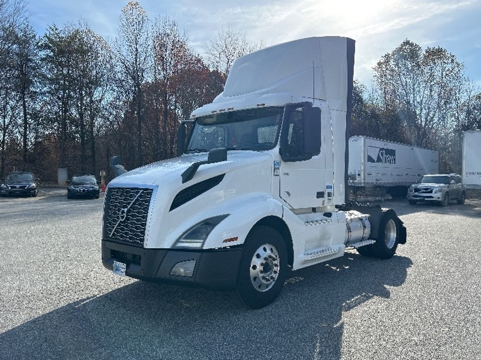 Day Cab Tractor-Heavy Duty Tractors-Volvo-2019-VNL42300-Greensboro-NC-592,677\n\t\tmiles-$ 20,000 - Image 3