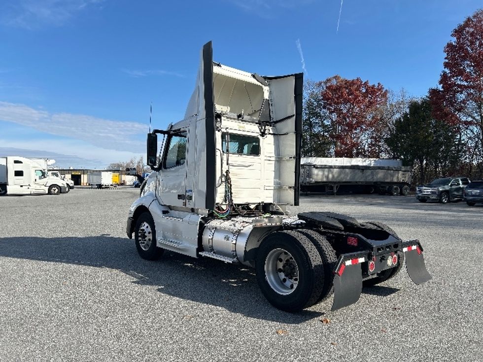Day Cab Tractor-Heavy Duty Tractors-Volvo-2019-VNL42300-Greensboro-NC-592,677\n\t\tmiles-$ 20,000 - Image 5