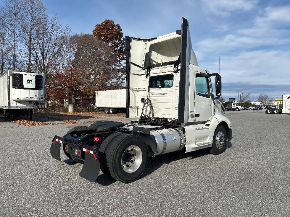 Day Cab Tractor-Heavy Duty Tractors-Volvo-2019-VNL42300-Greensboro-NC-592,677\n\t\tmiles-$ 20,000 - Image 7