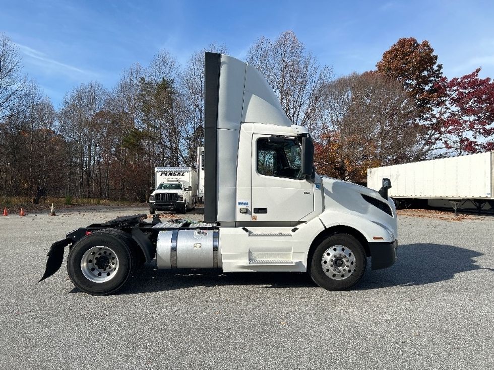 Day Cab Tractor-Heavy Duty Tractors-Volvo-2019-VNL42300-Greensboro-NC-592,677\n\t\tmiles-$ 20,000 - Image 8