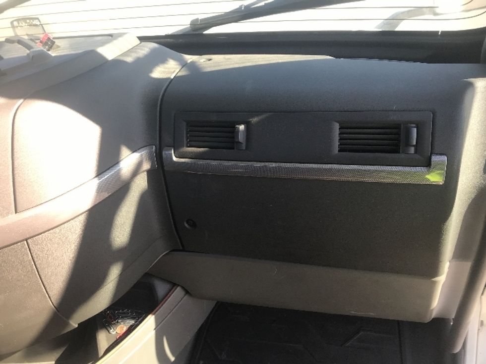 Day Cab Tractor-Heavy Duty Tractors-Volvo-2019-VNL42300-Harrisburg-PA-498,989\n\t\tmiles-$ 22,250 - Image 13