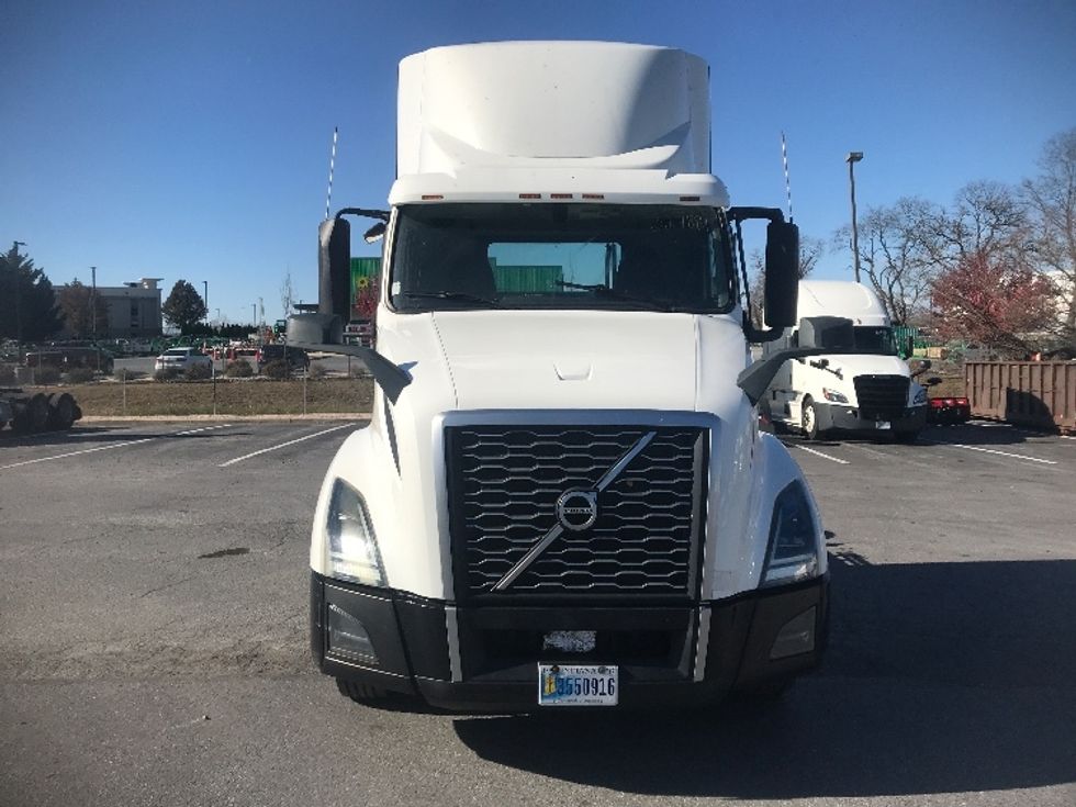 Day Cab Tractor-Heavy Duty Tractors-Volvo-2019-VNL42300-Harrisburg-PA-498,989\n\t\tmiles-$ 22,250 - Image 2