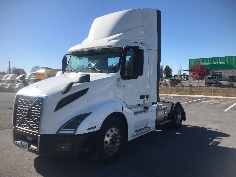 Day Cab Tractor-Heavy Duty Tractors-Volvo-2019-VNL42300-Harrisburg-PA-498,989\n\t\tmiles-$ 22,250 - Image 3