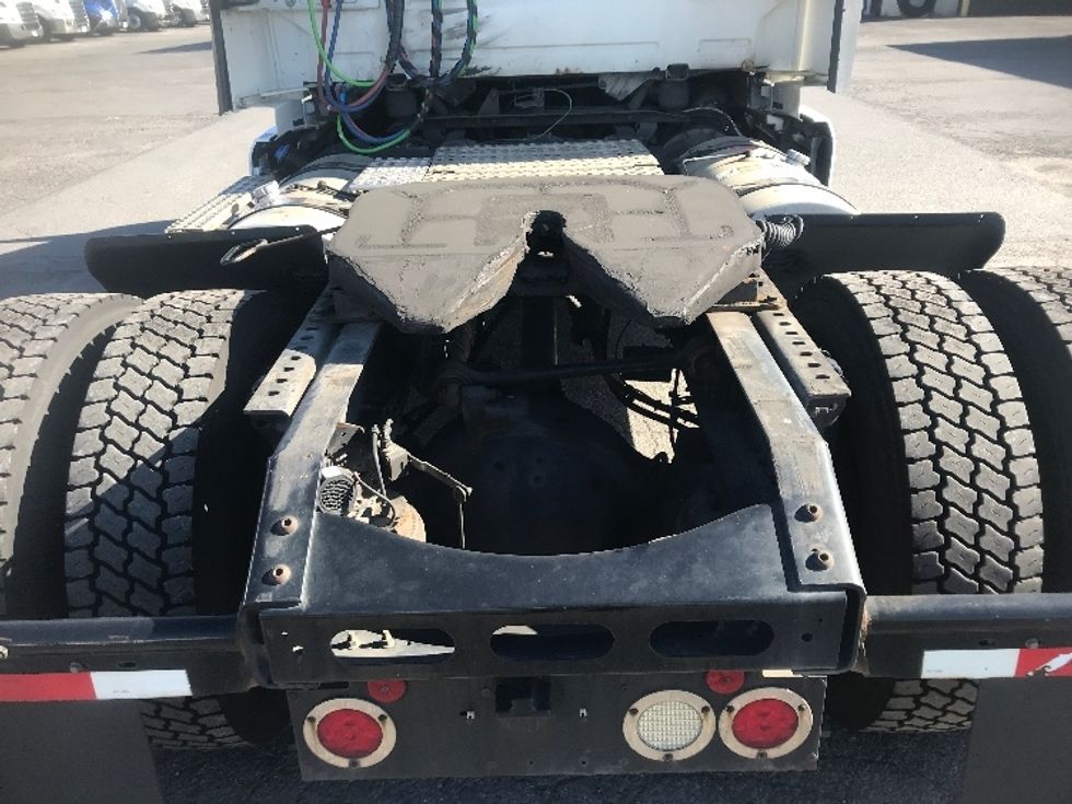 Day Cab Tractor-Heavy Duty Tractors-Volvo-2019-VNL42300-Harrisburg-PA-498,989\n\t\tmiles-$ 22,250 - Image 6