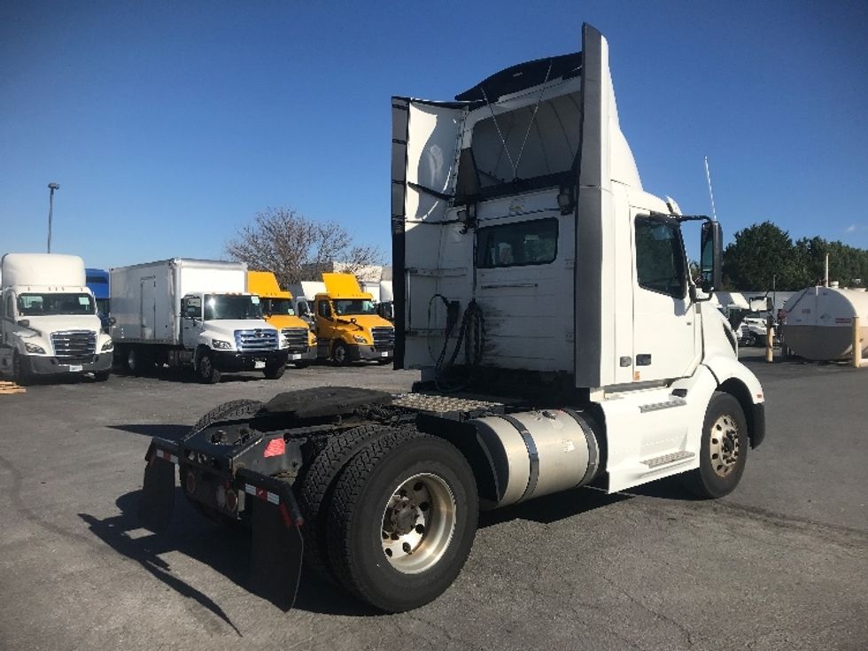 Day Cab Tractor-Heavy Duty Tractors-Volvo-2019-VNL42300-Harrisburg-PA-498,989\n\t\tmiles-$ 22,250 - Image 7