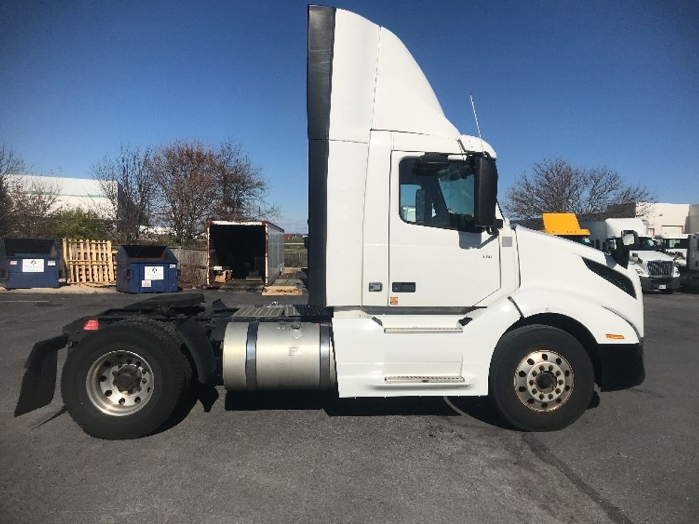 Day Cab Tractor-Heavy Duty Tractors-Volvo-2019-VNL42300-Harrisburg-PA-498,989\n\t\tmiles-$ 22,250 - Image 8