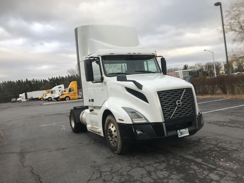 Day Cab Tractor-Heavy Duty Tractors-Volvo-2019-VNL42300-Harrisburg-PA-531,760\n\t\tmiles-$ 20,250 - Image 1