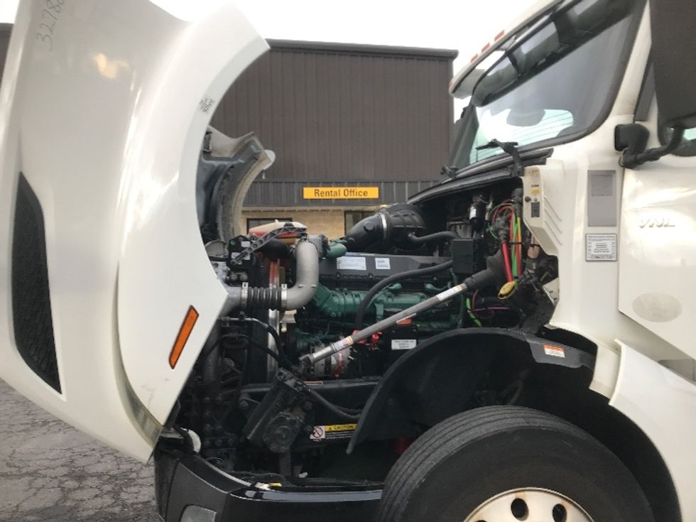 Day Cab Tractor-Heavy Duty Tractors-Volvo-2019-VNL42300-Harrisburg-PA-531,760\n\t\tmiles-$ 20,250 - Image 16